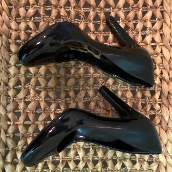 Jessica Simpson shiny black pumps - Picture 5 of 11